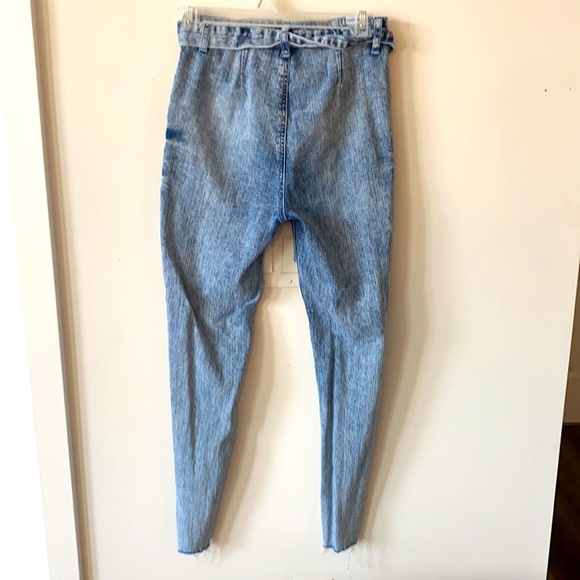 Almost Famous Stone Washed Jeans W/ Belt - Picture 2 of 3